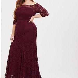 Lace dress in burgundy color